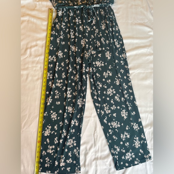 Wide leg jumpsuit. - Picture 10 of 12